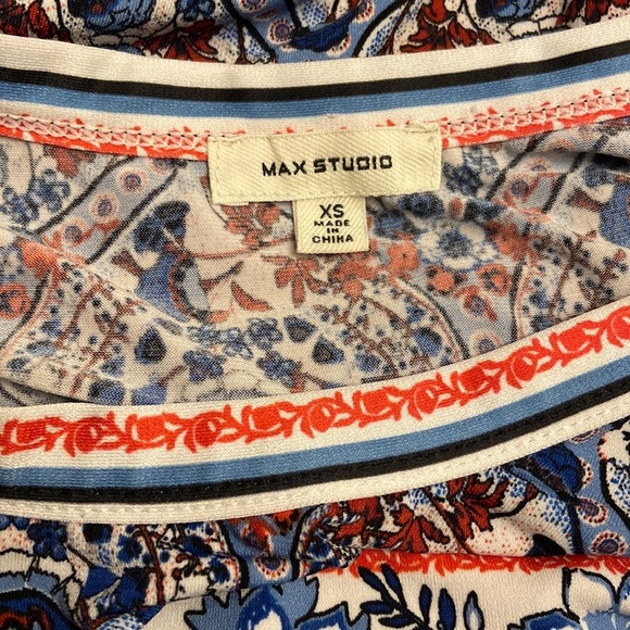 Max Studio Abstract Floral Pattern Print Pullover Long Sleeves Loose Fit Dress. - Picture 3 of 7